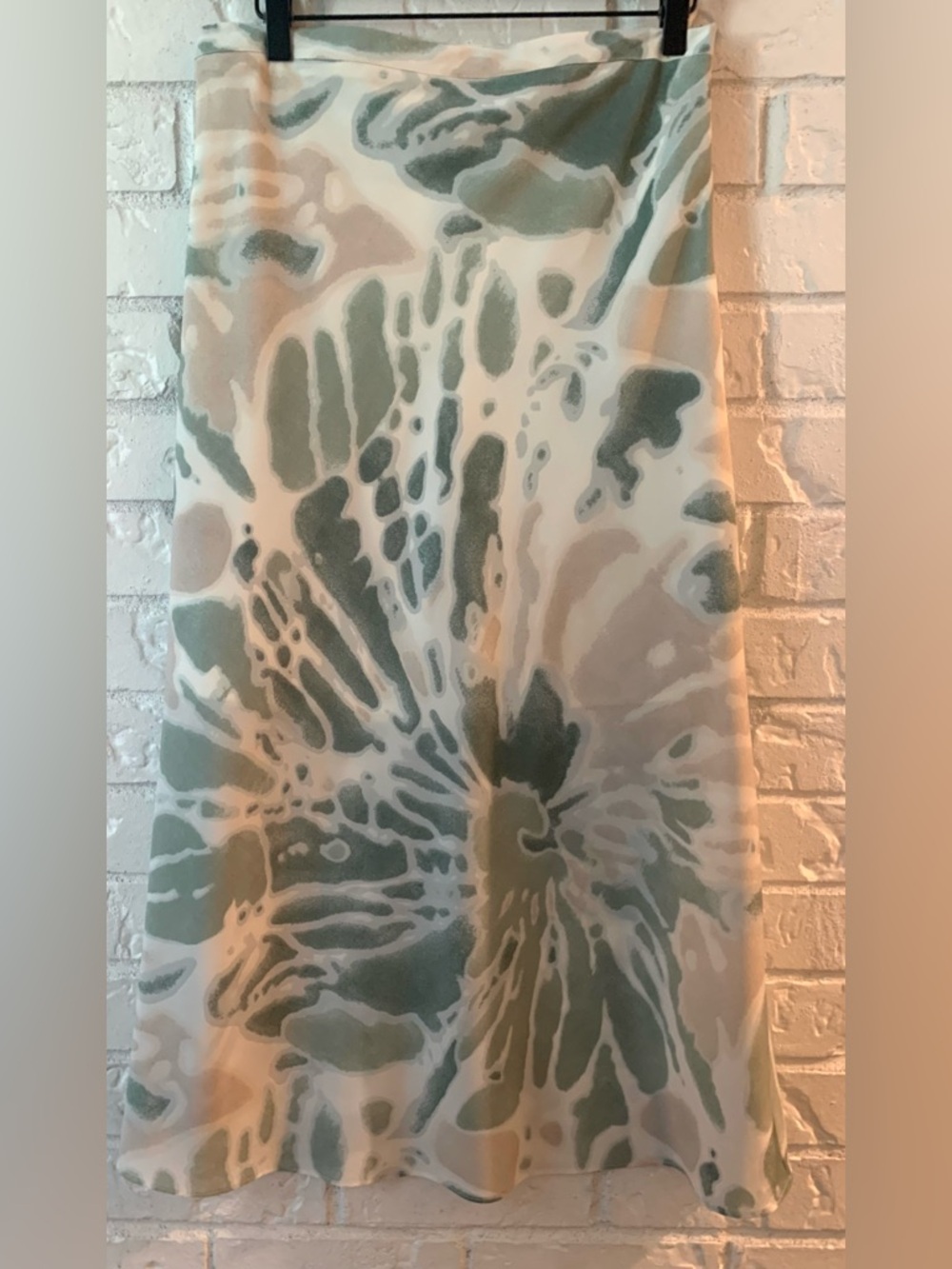 Wishlist apparel Women’s Multicolor Tie-Dye Sage Green and Cream Midi Skirt SZ L